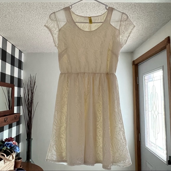 Bee Stitched x Francesca’s | Lace White Dress - Picture 14 of 14